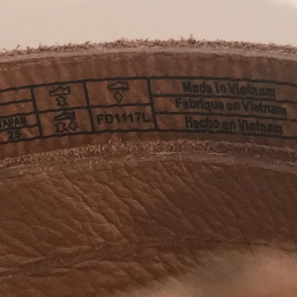 Ugg Shoes Lilah Tan Suede Wedge Sandals size 8